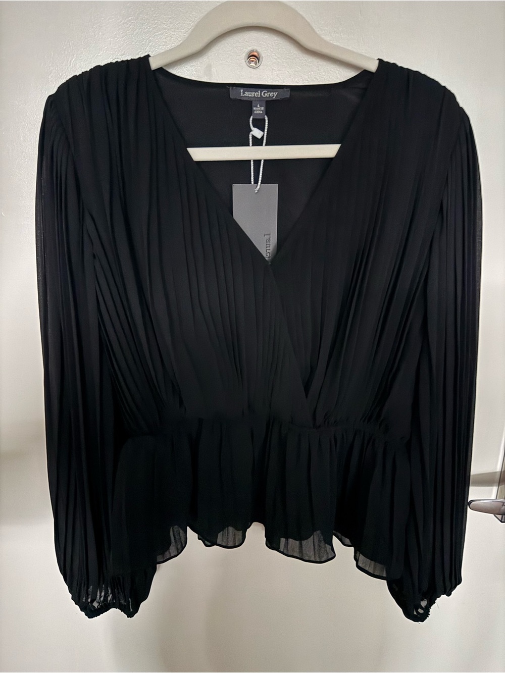 Black Pleated V-Neck Long Sleeve Top
